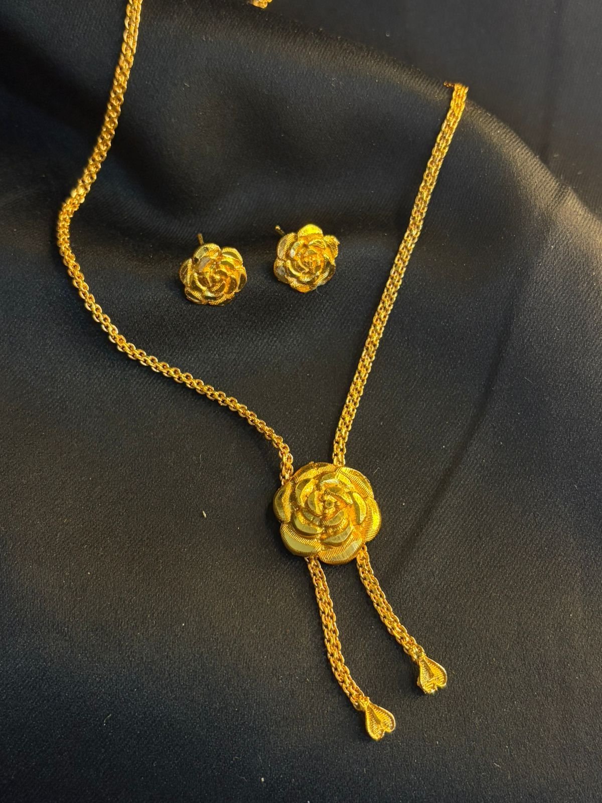 Twin Drop Rose Tie Chain