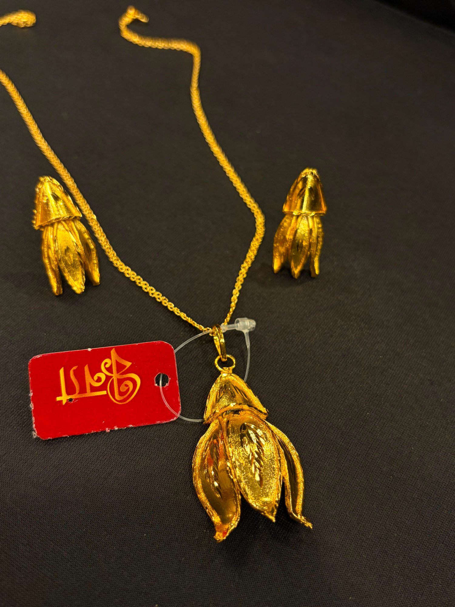 Swarna Chapa Pendant Set