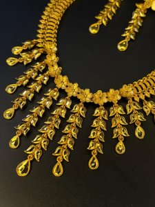 Tetul necklace (gold polish)