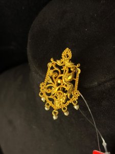 Mayurika brooch