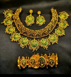 Manikarnika Necklace Set