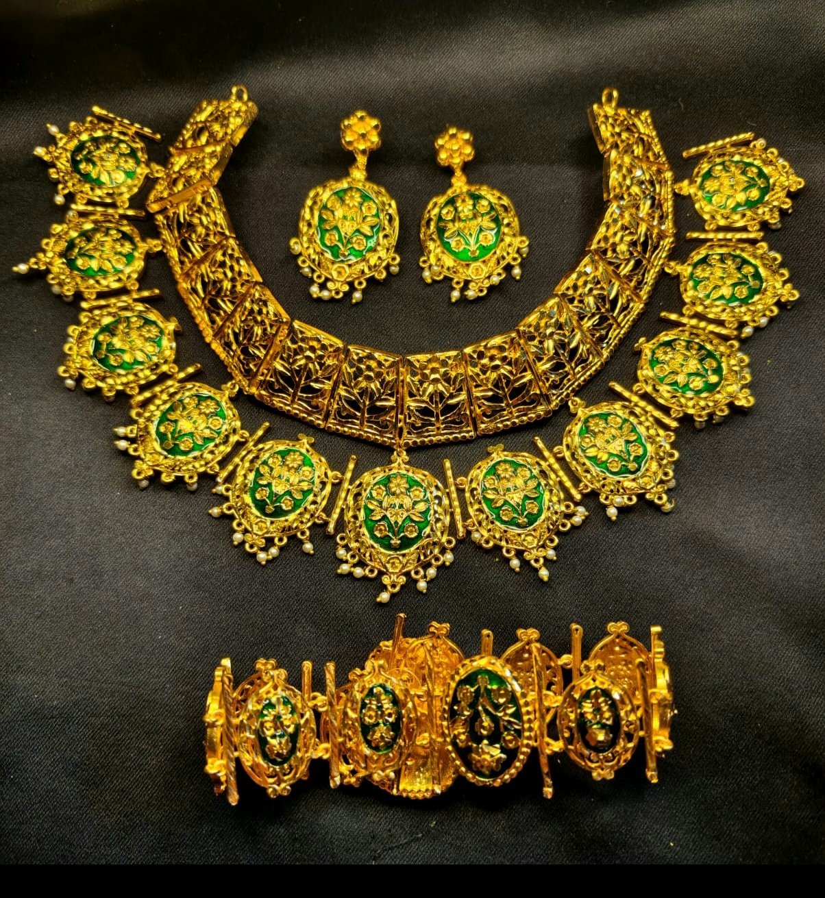 Manikarnika Necklace Set
