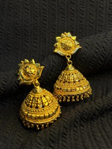 Varnika Jhumka