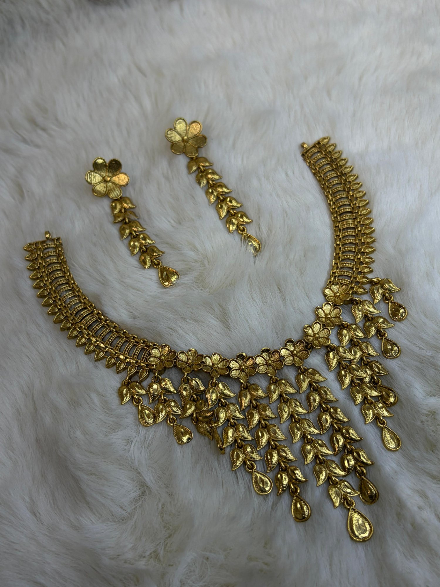 Tetul pata antique necklace
