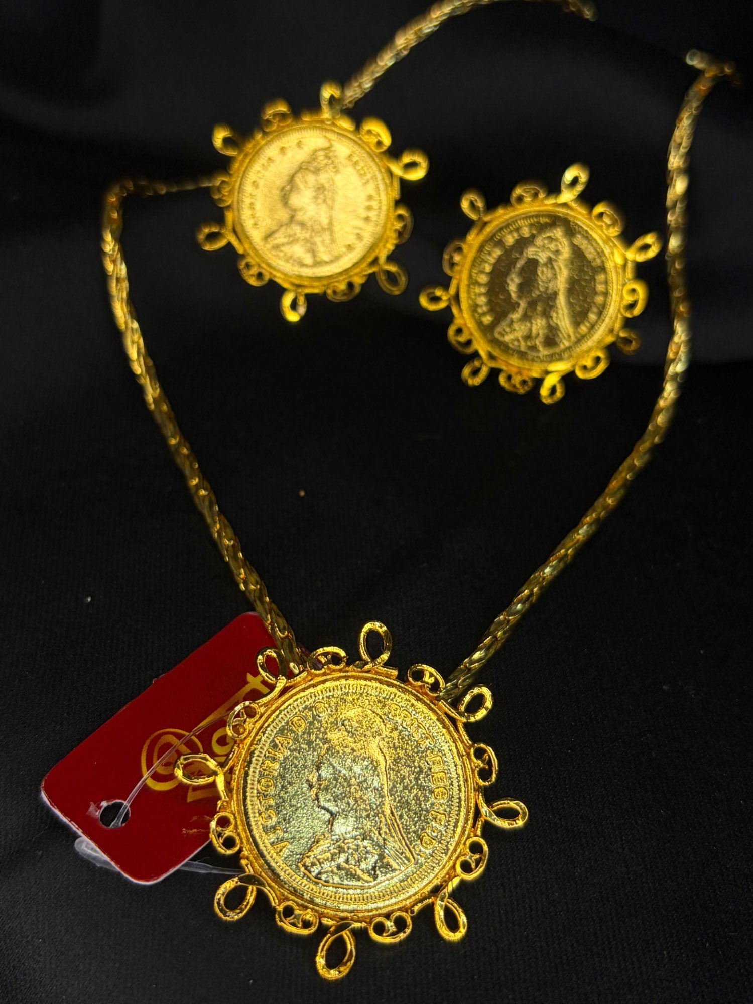 Swarna Mudrika Pendant Set