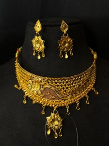 Kusumika choker set