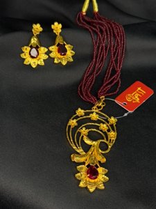 Hibiscus red stone pendant