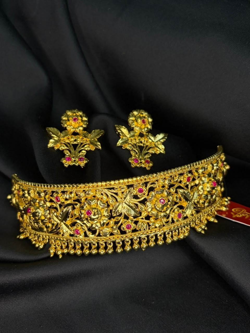 Flower garden choker