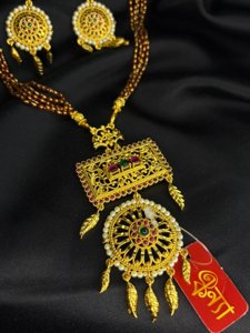 Monimala pearl pendant