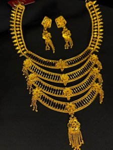 Rajanigandha Layer Necklace Set
