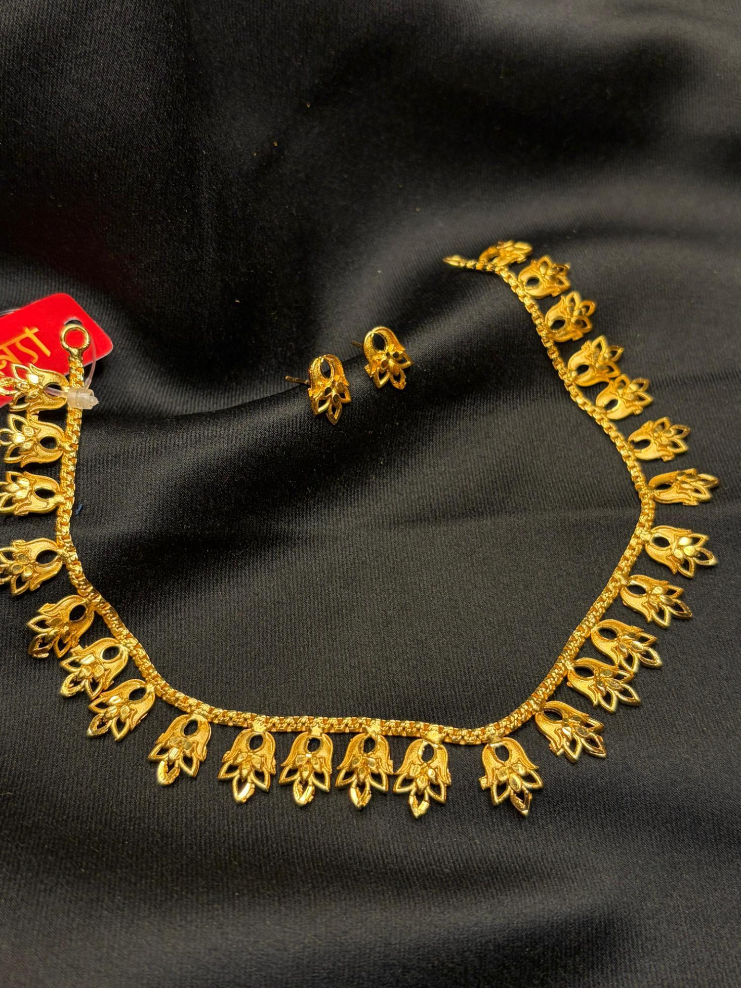 Lotus Sleek Necklace