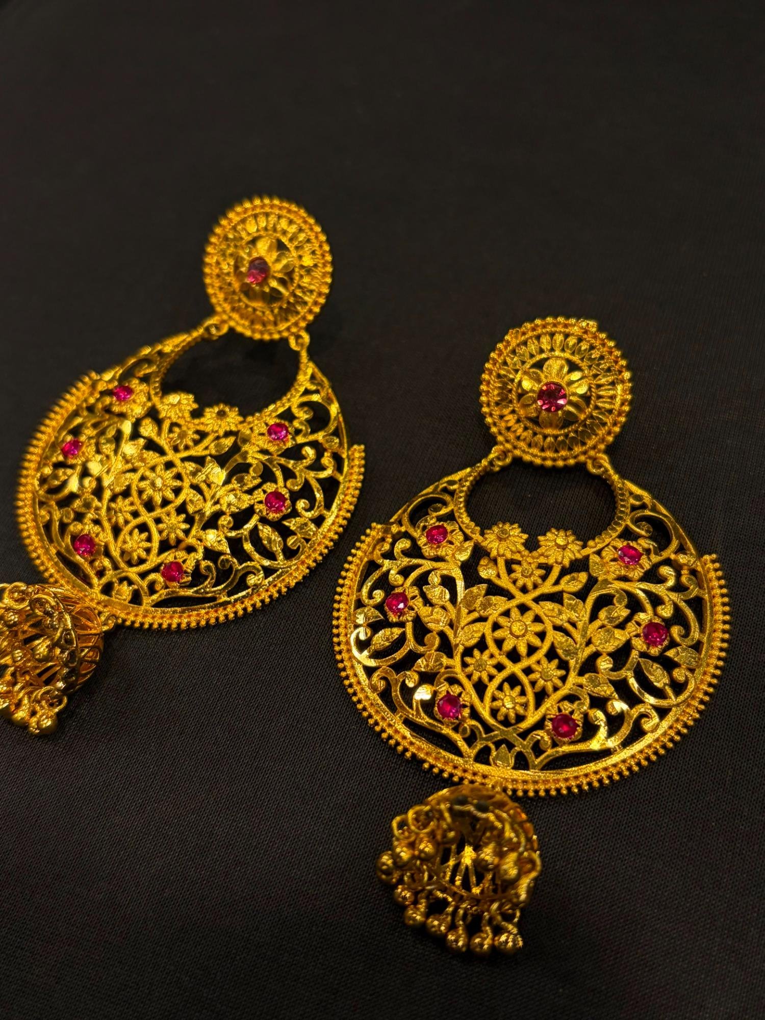 Shabeki Stone Setting Earring