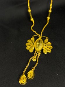 Butterfly tie chain