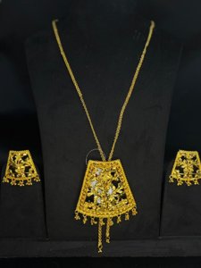 Box flower tie chain