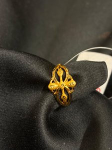 Cross finger ring
