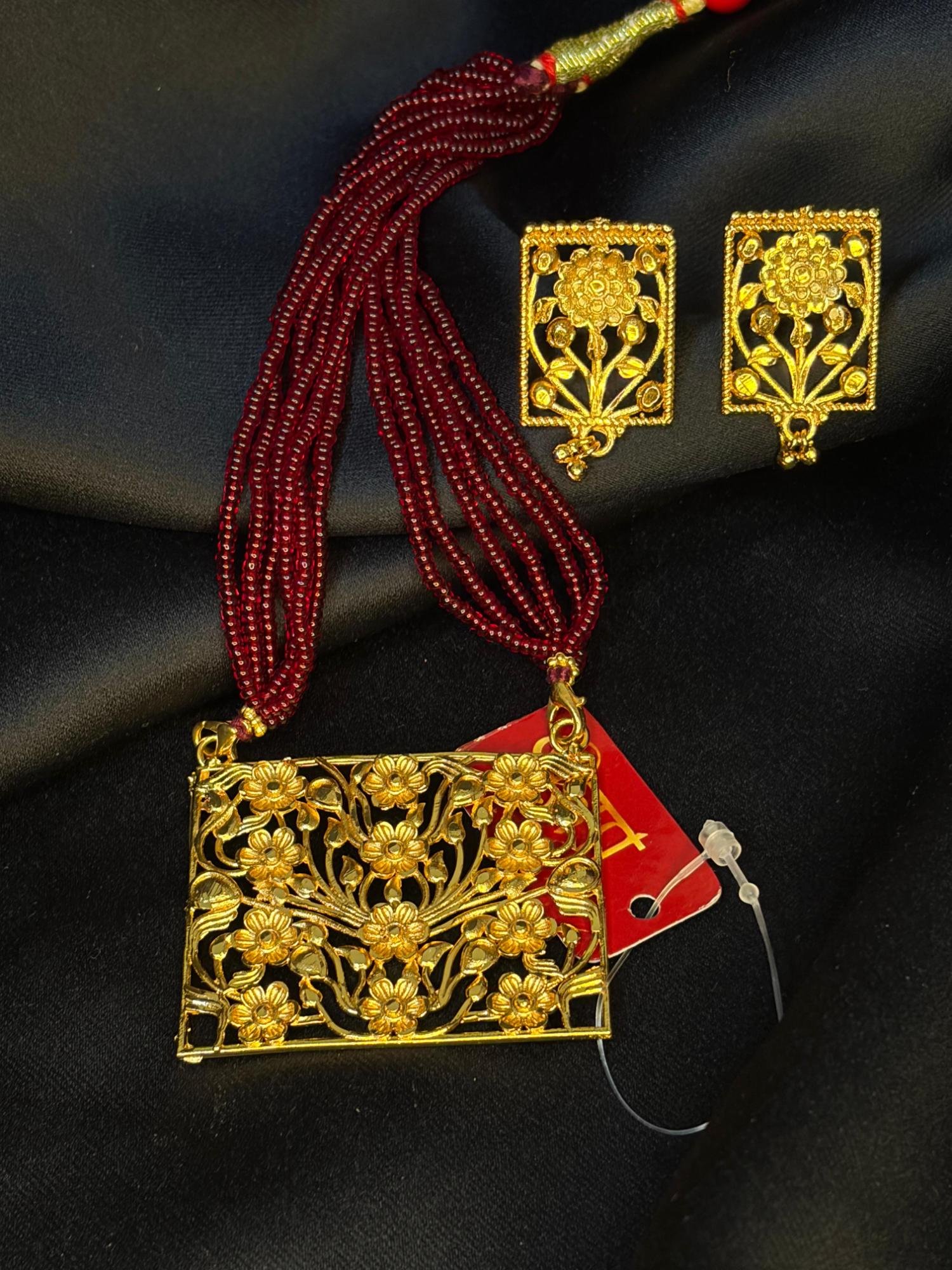 Small flower square pendant