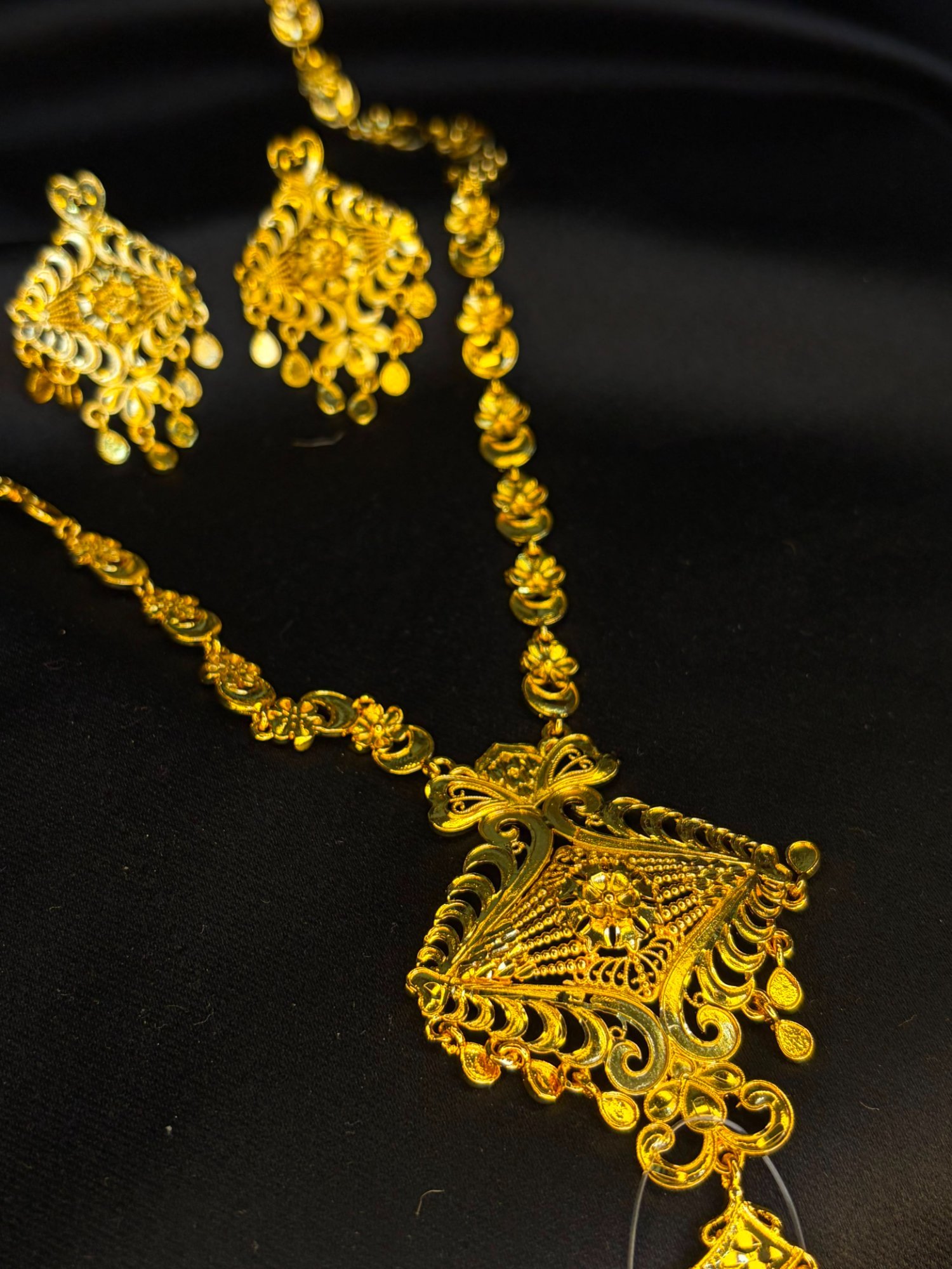 Nayantara Tie Chain