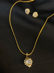 Royal Heart Pendant (white)