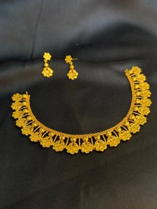 Flower buti necklace