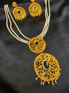 Stone setting Gold Sita har