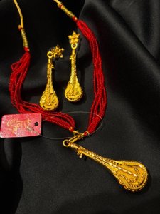 Veena pendant set