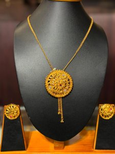 Round lotapata tie chain