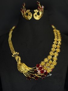 Peacock Red Stone Medium Necklace