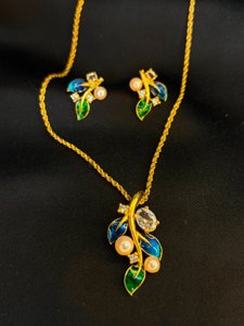 Pearlova Pendant Set