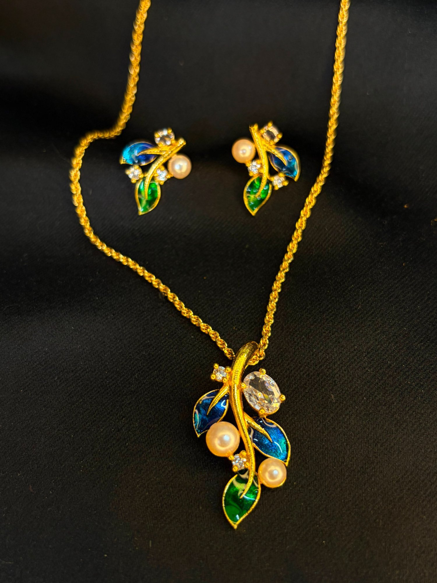Pearlova Pendant Set