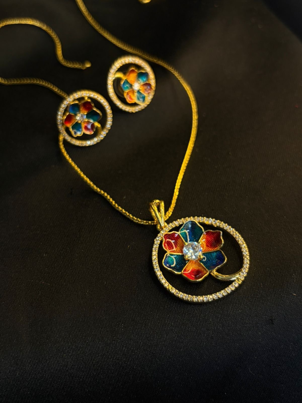 Zenvia Bloom Pendant Set ( Multi-colour)