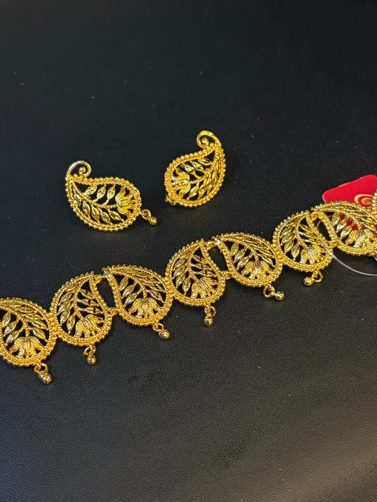 Pankhuri choker