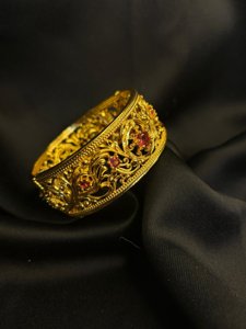 Elegant Ruby Chur