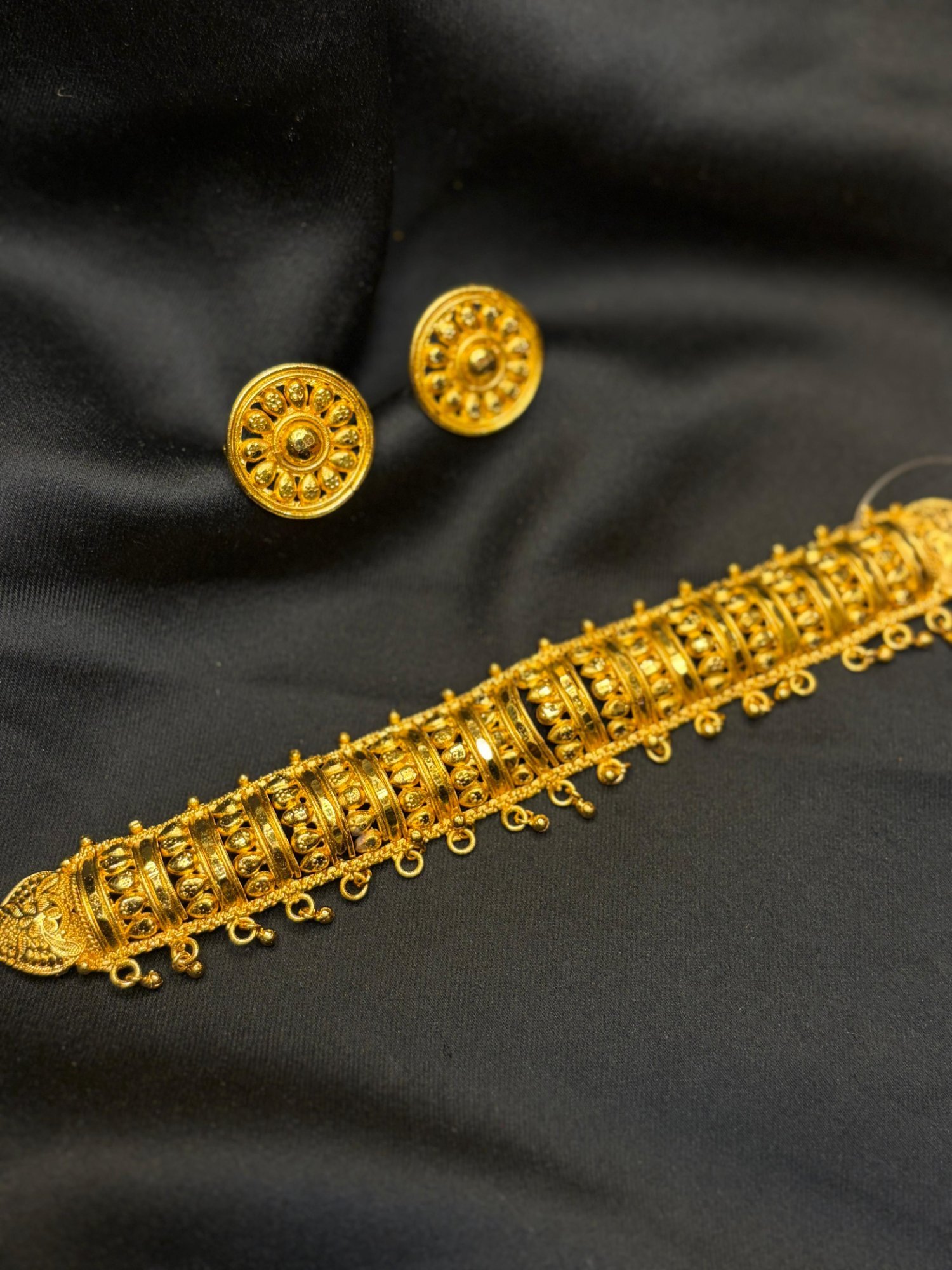 Caterpillar Choker