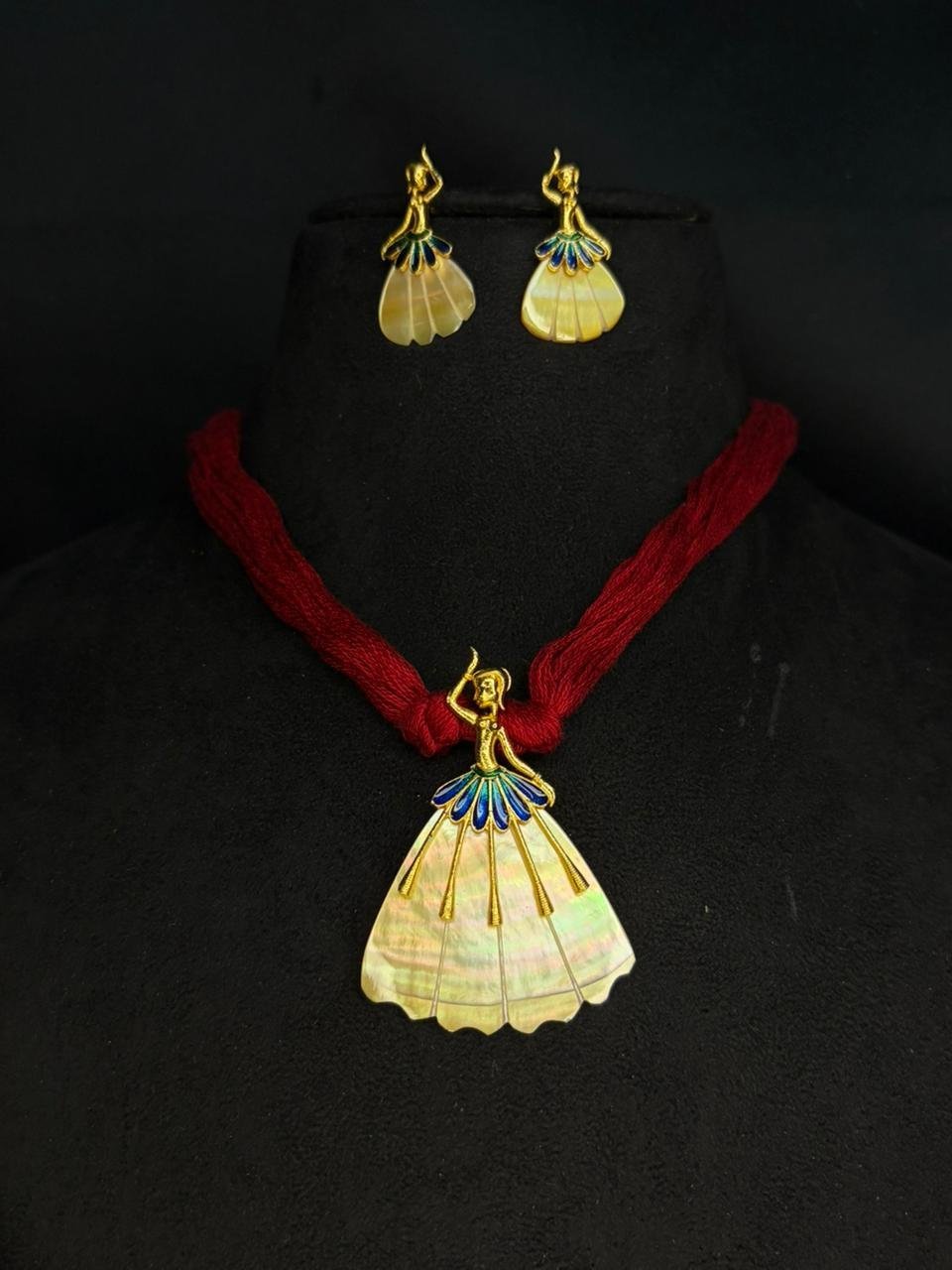 Shell dancing doll pendant