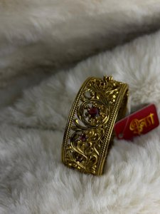 Antique Elegant Ruby chur