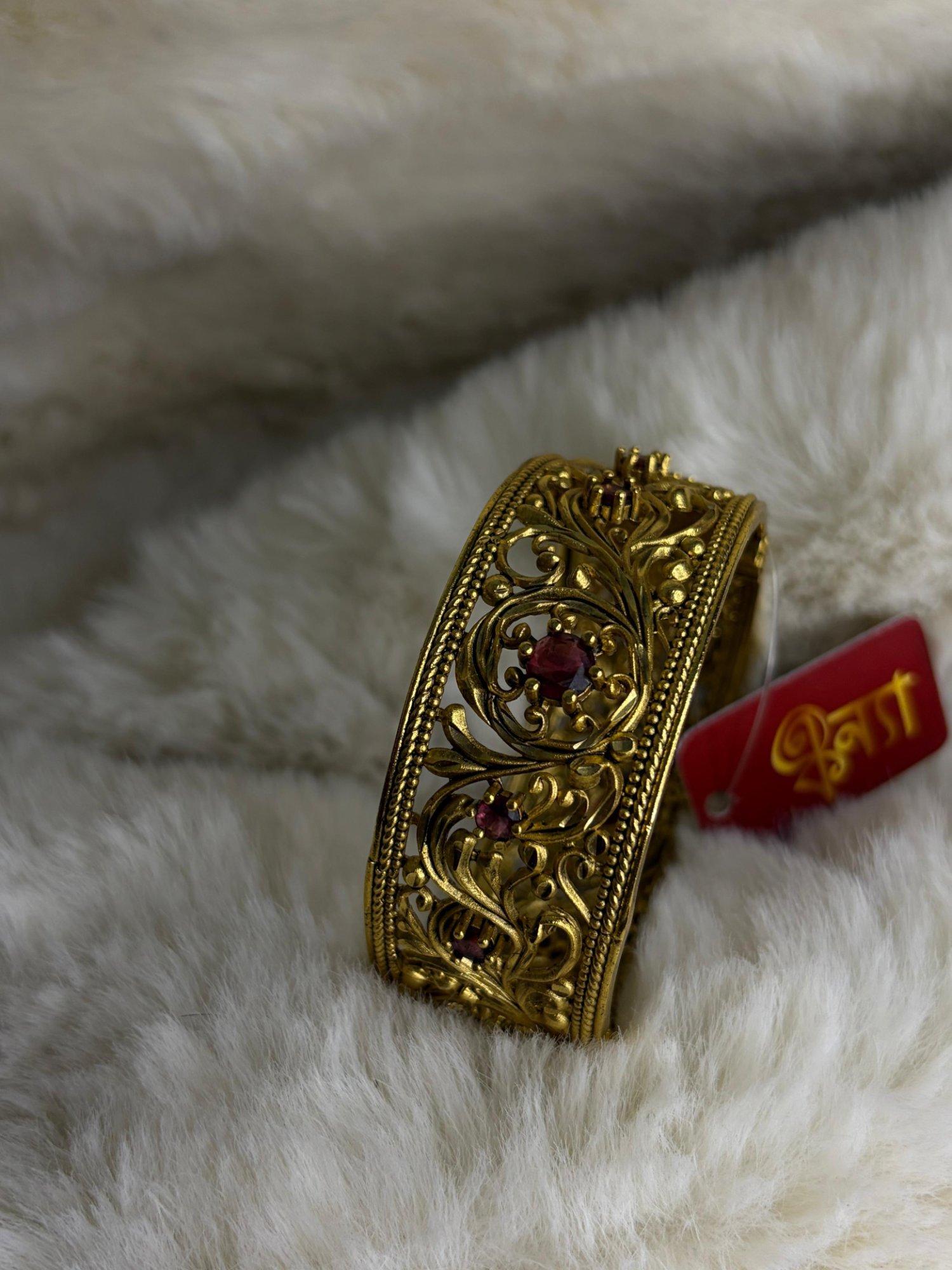 Antique Elegant Ruby chur