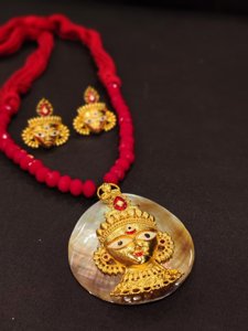 Divya Durga Shell Pendant Set