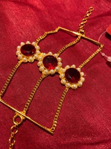Red stone mantasha
