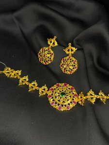 Stone temple choker