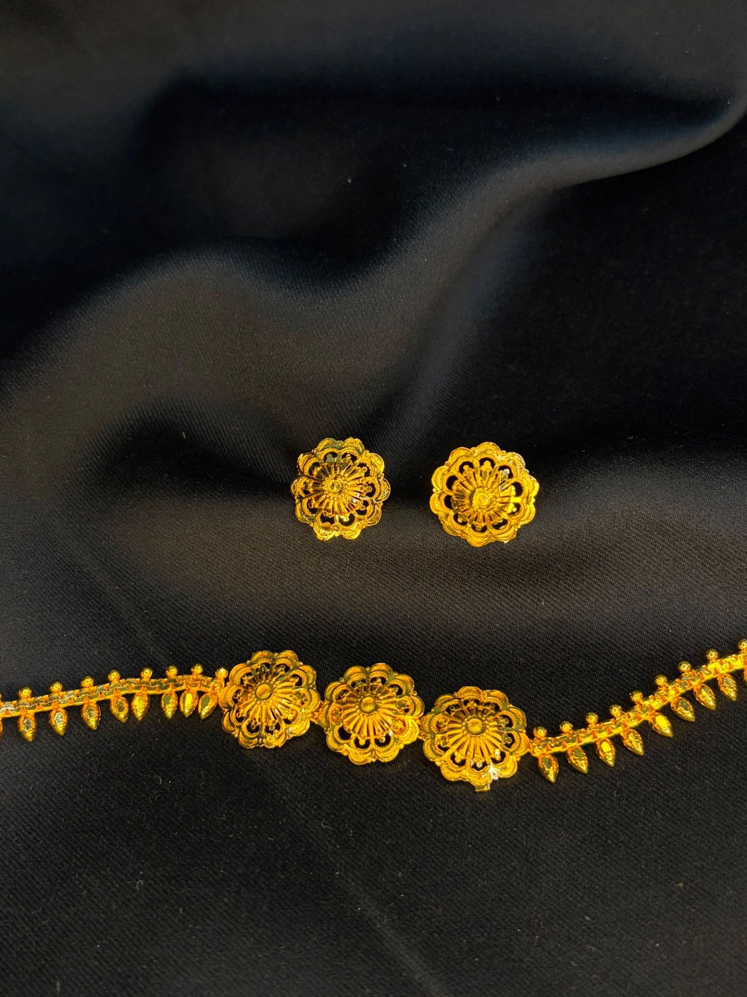 Sun blossom Choker