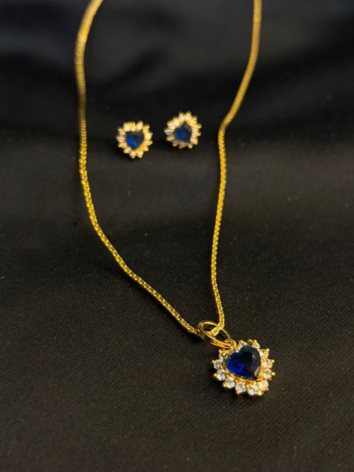 Royal Heart Pendant (Blue)