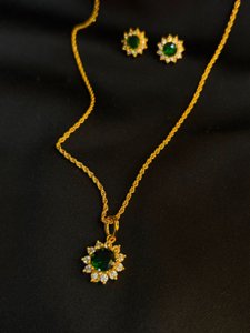 Emerald Star Pendant Set (Green)