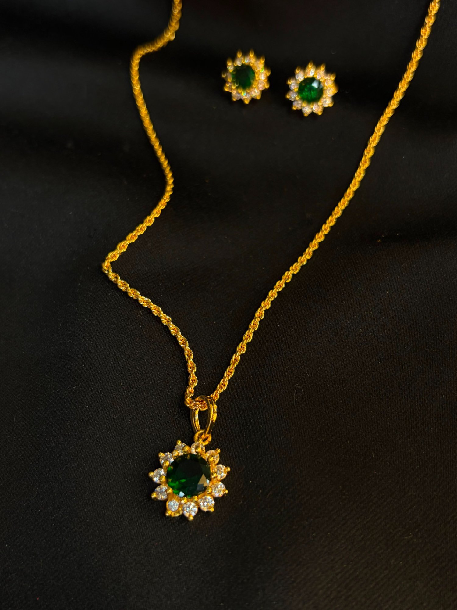 Emerald Star Pendant Set (Green)