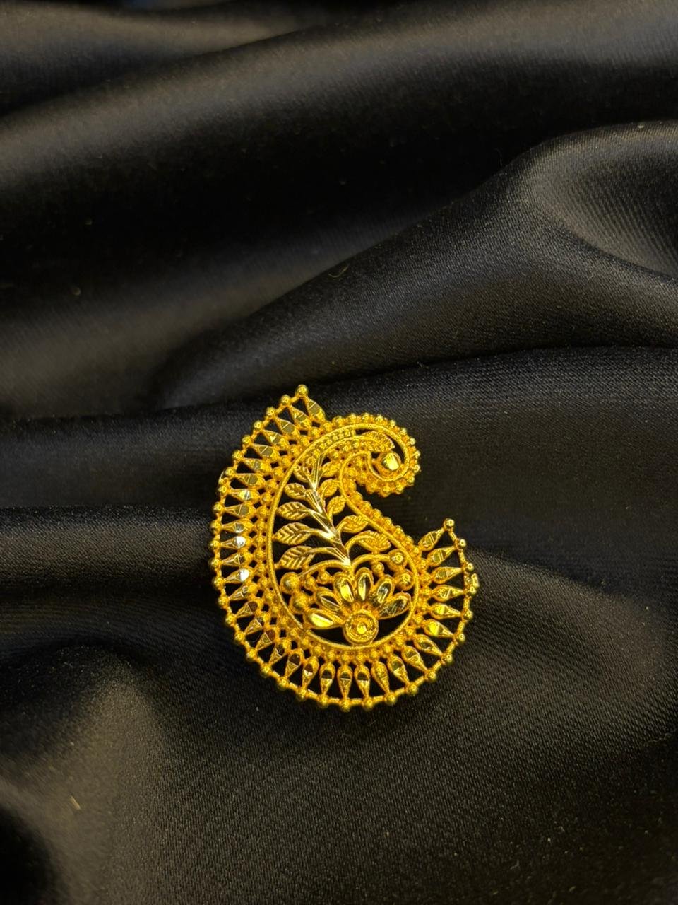 Aam kolka brooch