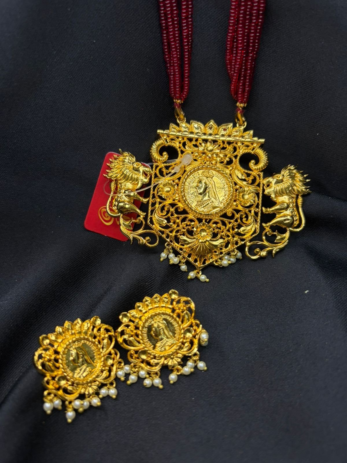 Lion Pendant with earring