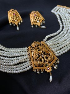 10 line pearl choker with stone setting