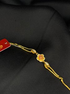 Floral charm bracelet