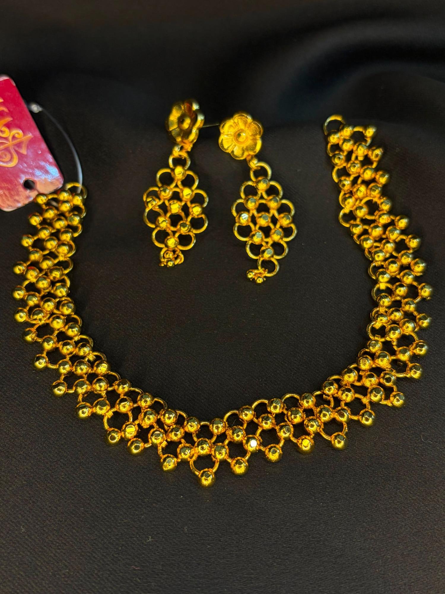 Marigold Daisy Sleek Necklace Set