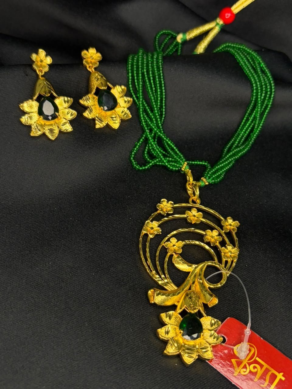 Hibiscus green stone pendant