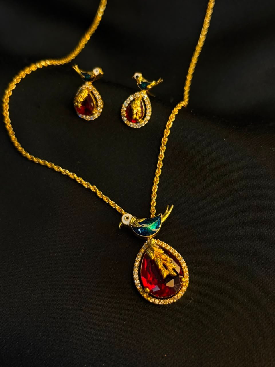 Crimson Sparrow Pendant Set